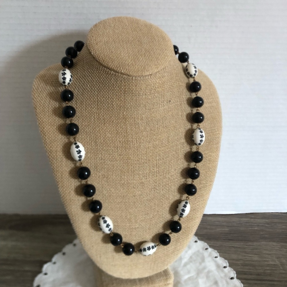 Vtg Black and White Beaded Necklace